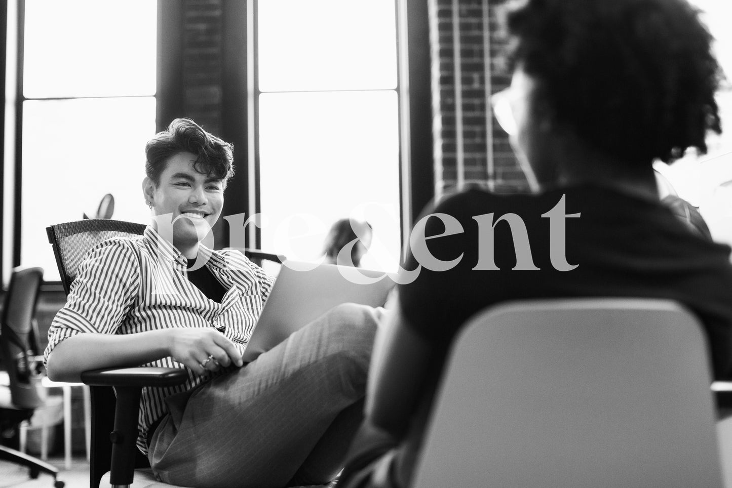 Discussion décontractée entre collègues