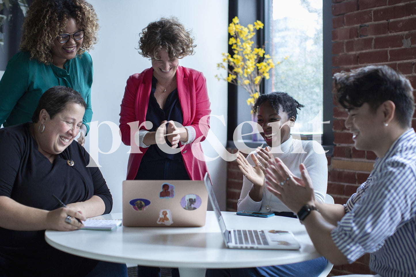 Collègues applaudissant