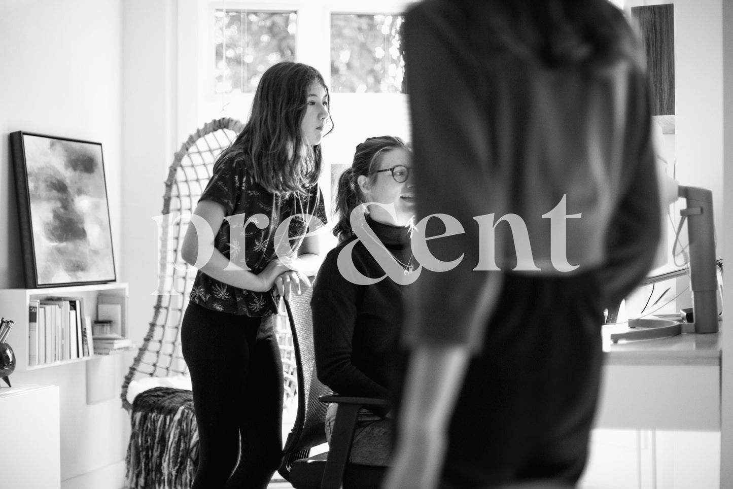 Casual discussion around a computer at home