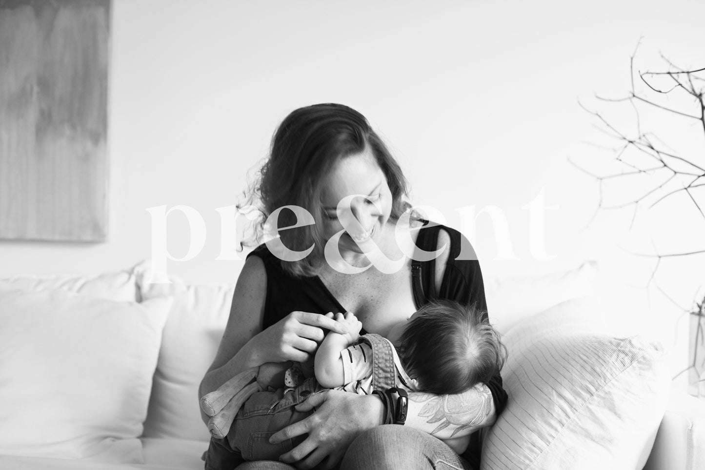 Moment de complicité entre un parent et son bébé