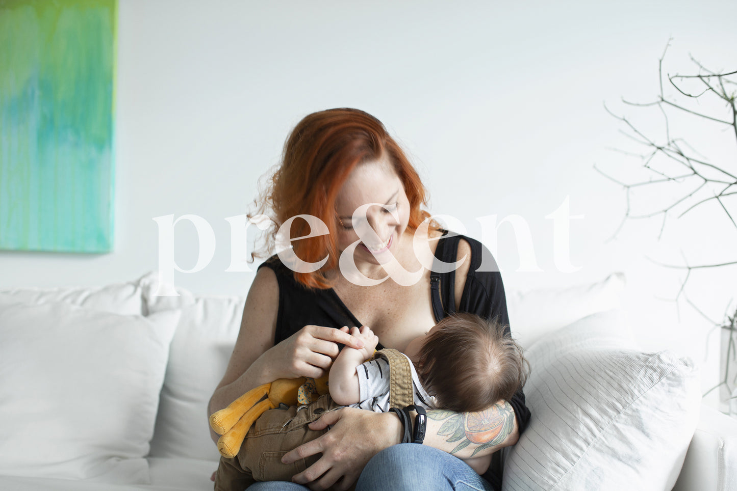 Moment de complicité entre un parent et son bébé