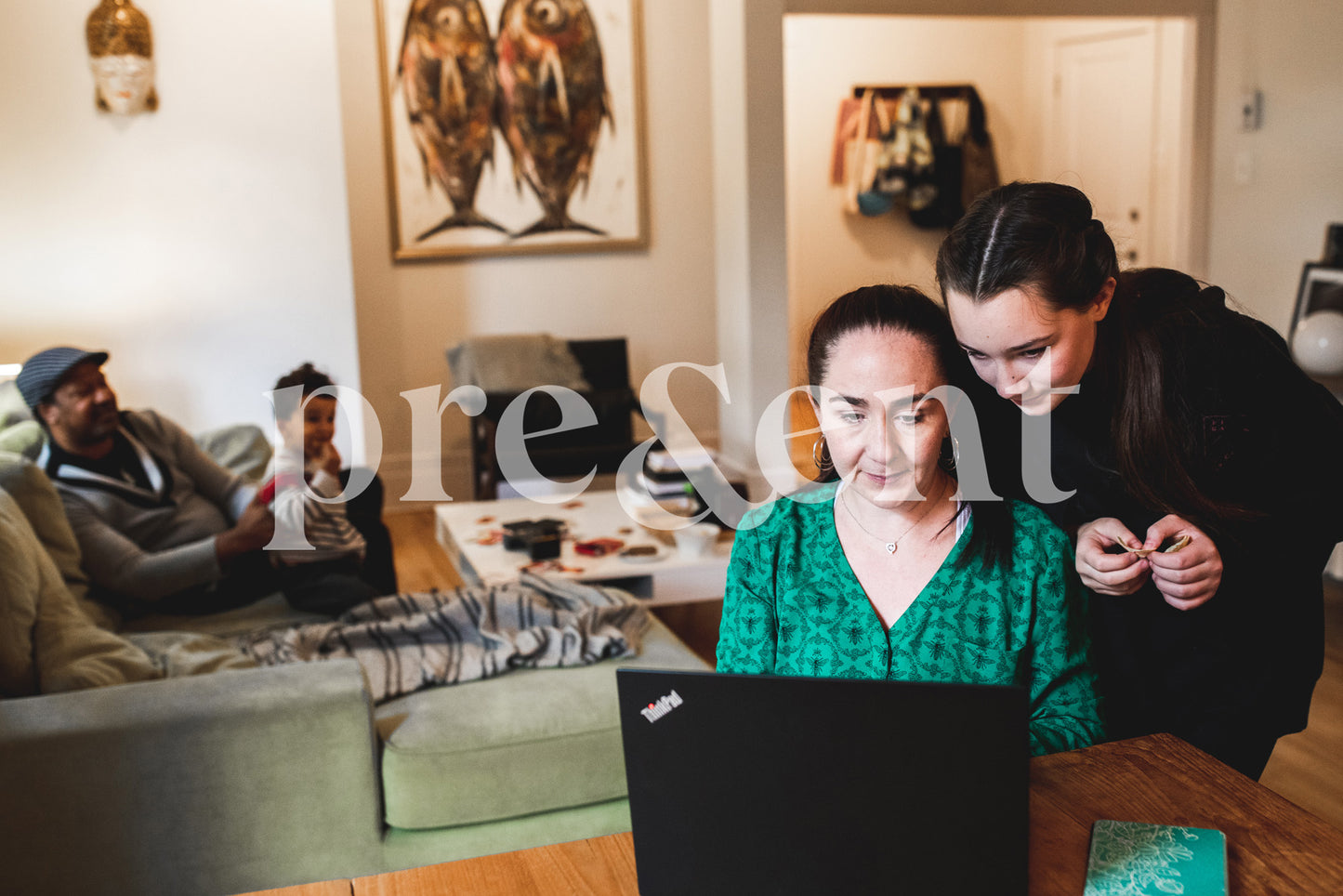 Travail de la maison avec les enfants