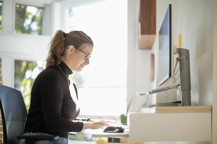 Someone working from home on their computer – pre&ent