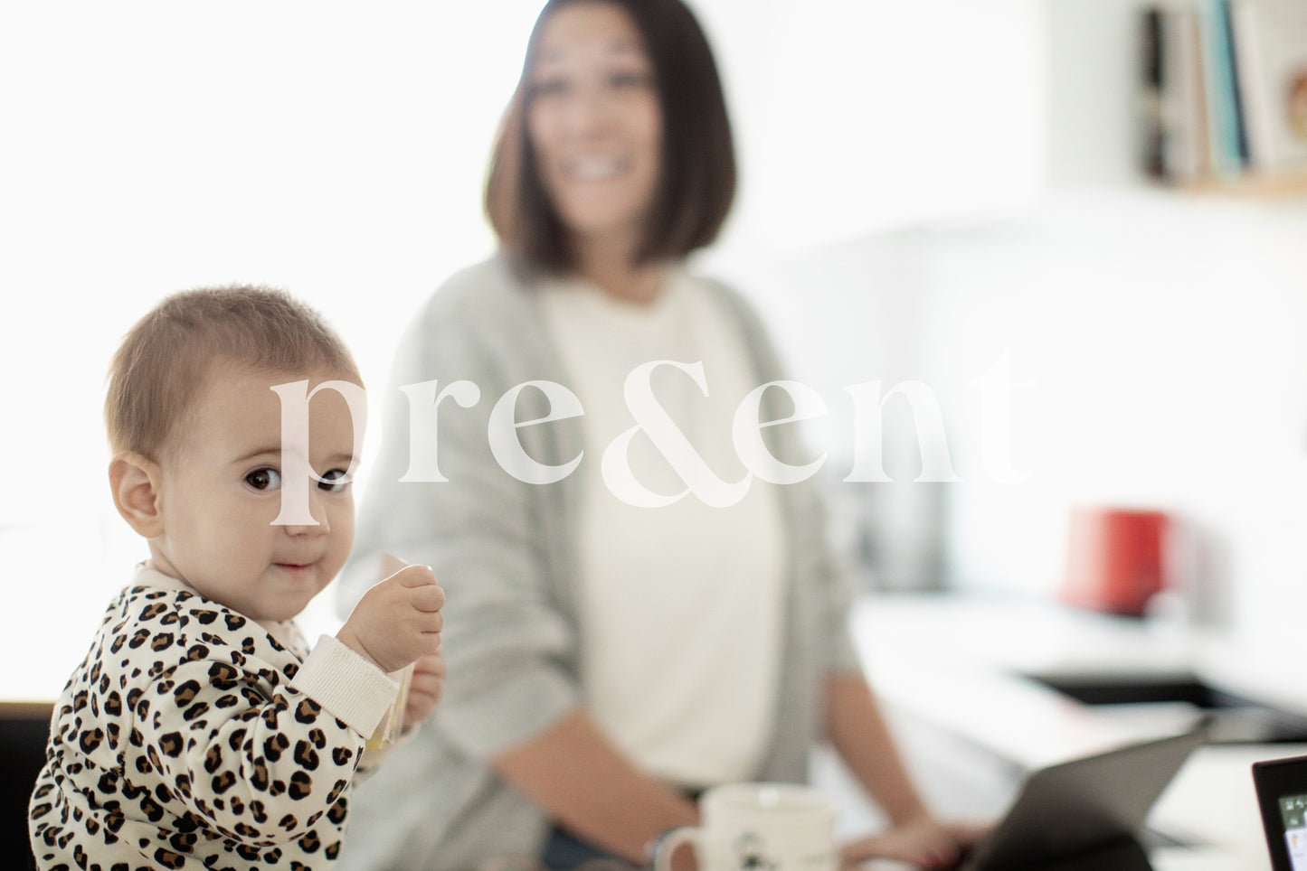 Jeune enfant curieux