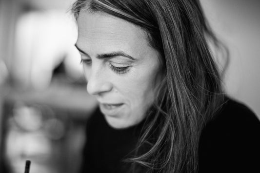 Plan serré d'une personne en train de parler