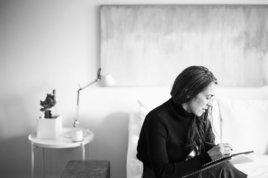 Écrire ses pensées dans un carnet de notes