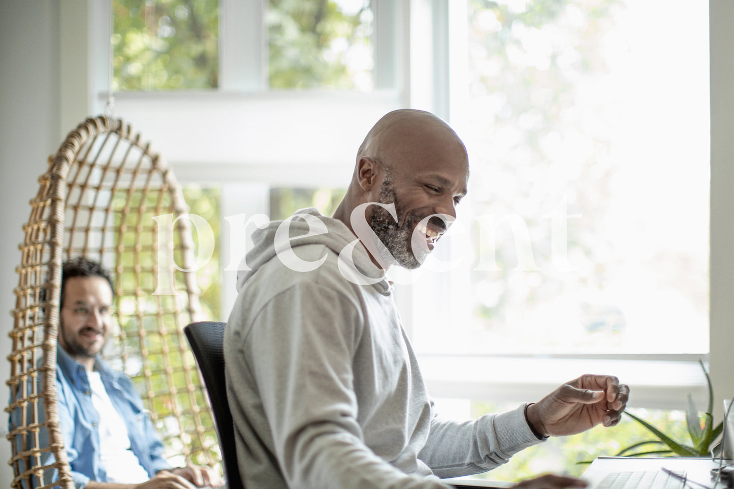 Grand éclat de rire spontané